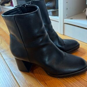 Chinese laundry leather boots